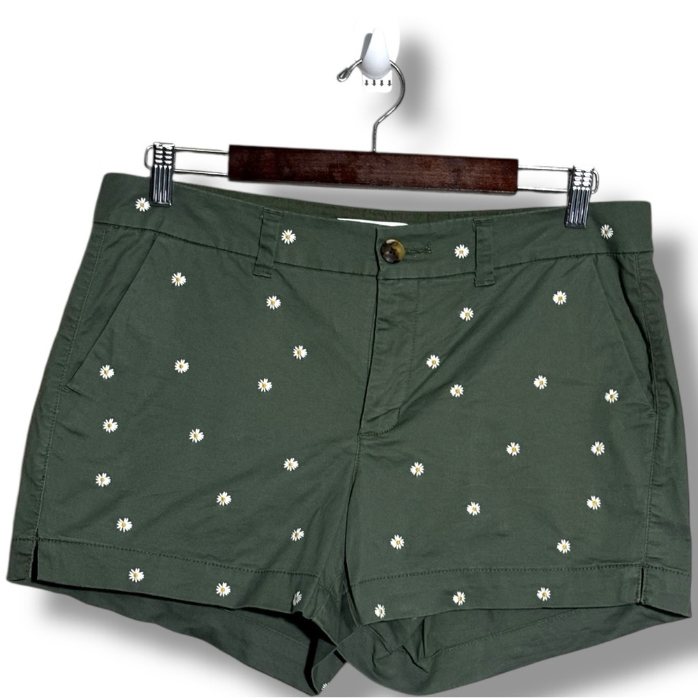 Old Navy Olive Green Small White Floral Print Women's Everyday Mid Rise Shorts - Picture 3 of 10